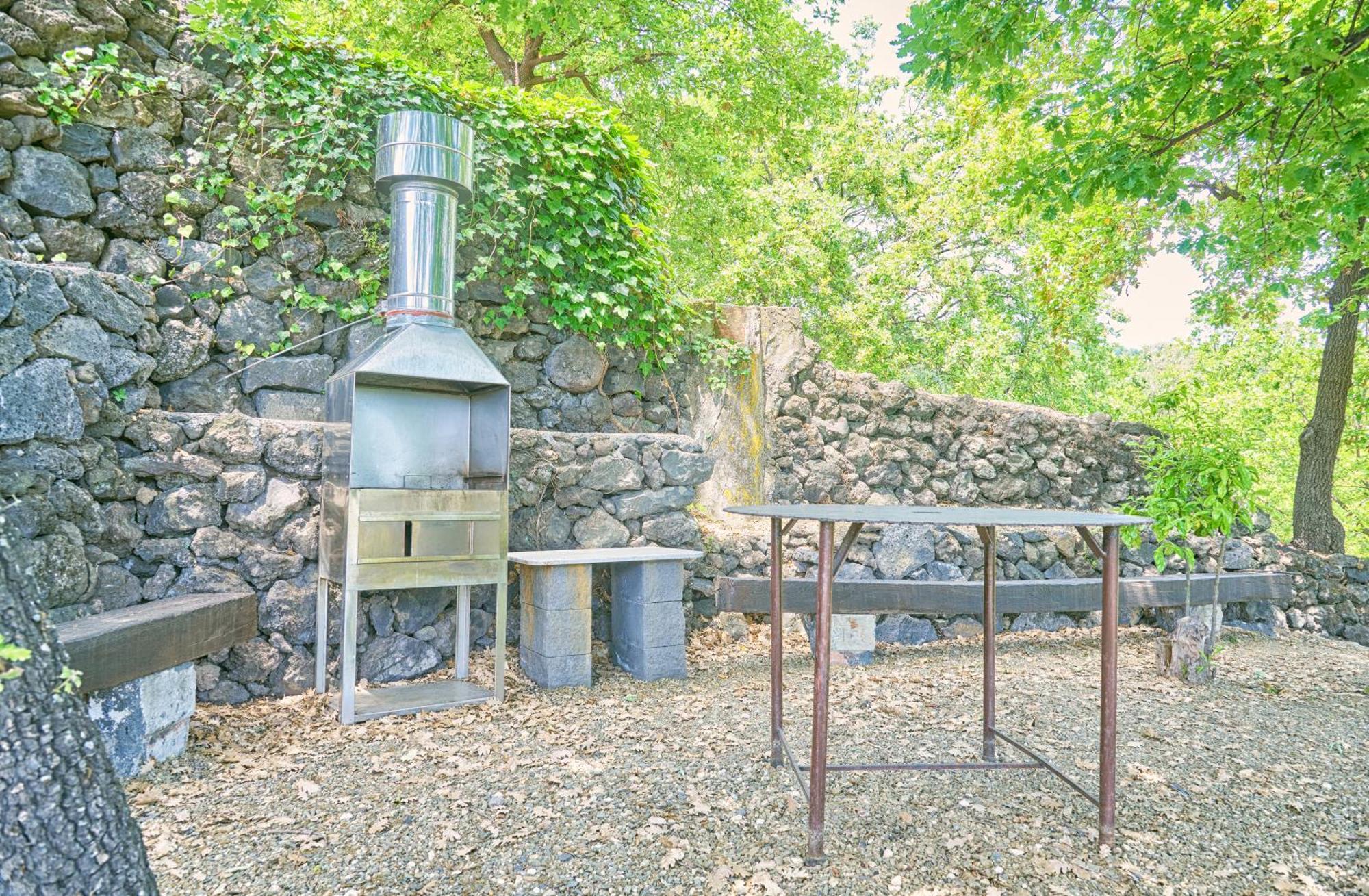 Il Casale Di Monacella Aparthotel Santa Venerina Bagian luar foto