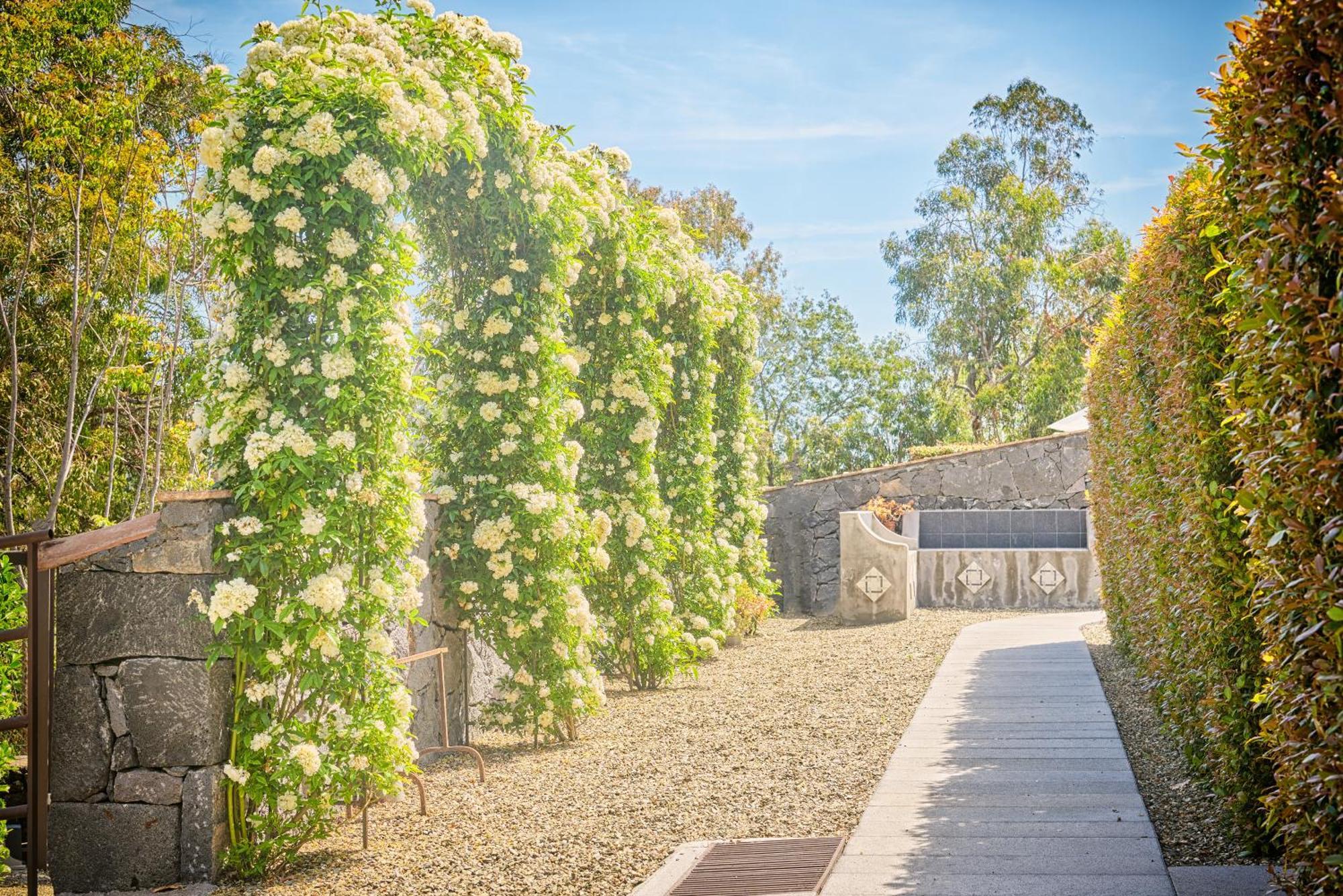 Il Casale Di Monacella Aparthotel Santa Venerina Bagian luar foto